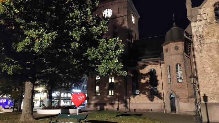 foto exterior de noche de la catedral de Oslo